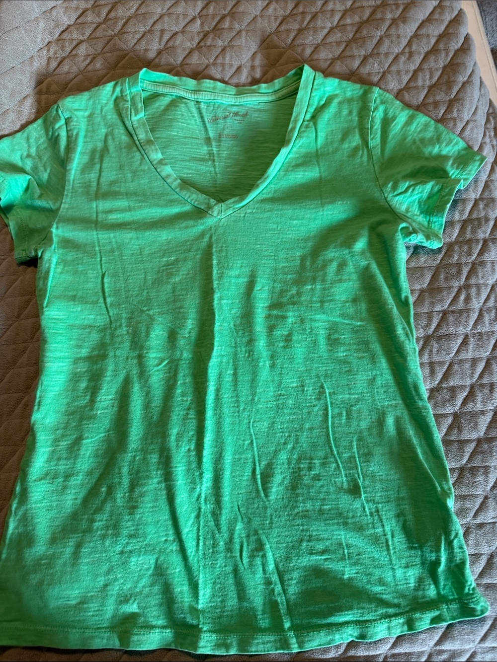 Universal Thread Women's Bright Green V-Neck Tee
